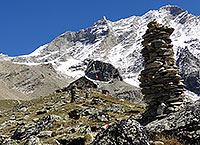 The hut stands under the Weisshorn and its gendarme
