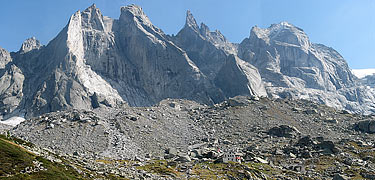 A broader view of the exceptionnal setting of Capanna Sciora
