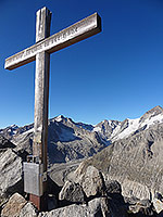 La croix au sommet du Sparrhorn