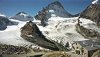 La cabane du Grand Mountet et la Dent Blanche