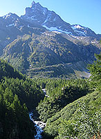 Besso (3668m, 12034ft) et la rivière Navisence