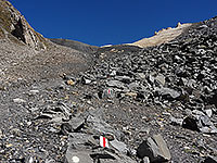 The peculiar colors at Col du Névé-de-la-Rousse