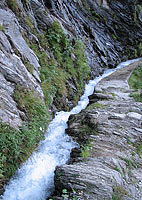 Le dernier quart de la randonnée suit le bisse de Gorperi