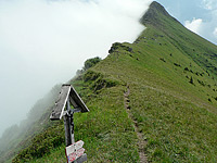 La brume enveloppe la Dent de Valère