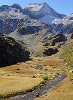 Piano delle Creste, with Antabia river. In the background, Kalberhorn