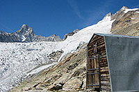 Le bivouac Fiorio, sur territoire Italien